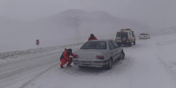 امدادرسانی به ۳۱۰ نفر گرفتار شده در برف و کولاک خلخال